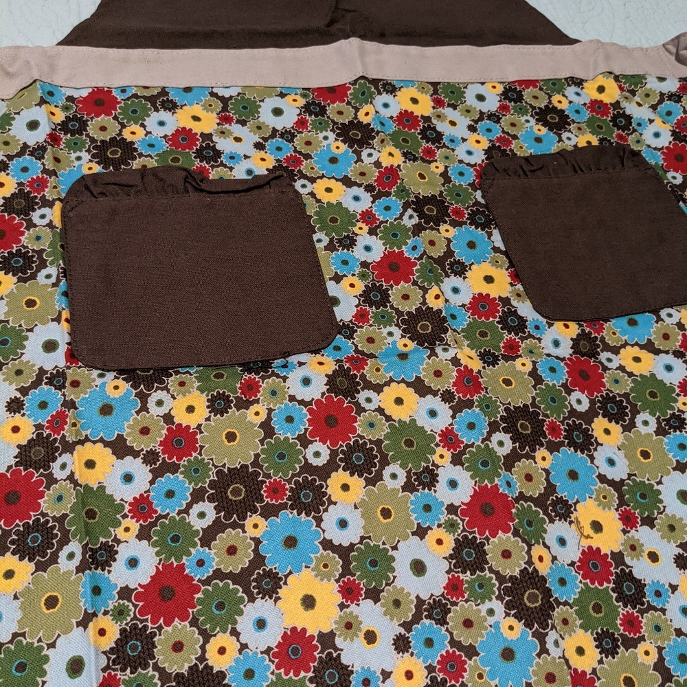 Adult and Child Coordinating Aprons by Thirty-One - Picture 3 of 3